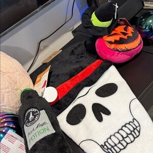 Halloween Skull, pumpkin with Witch Hat Plush and crunch bottle dog toys nwt